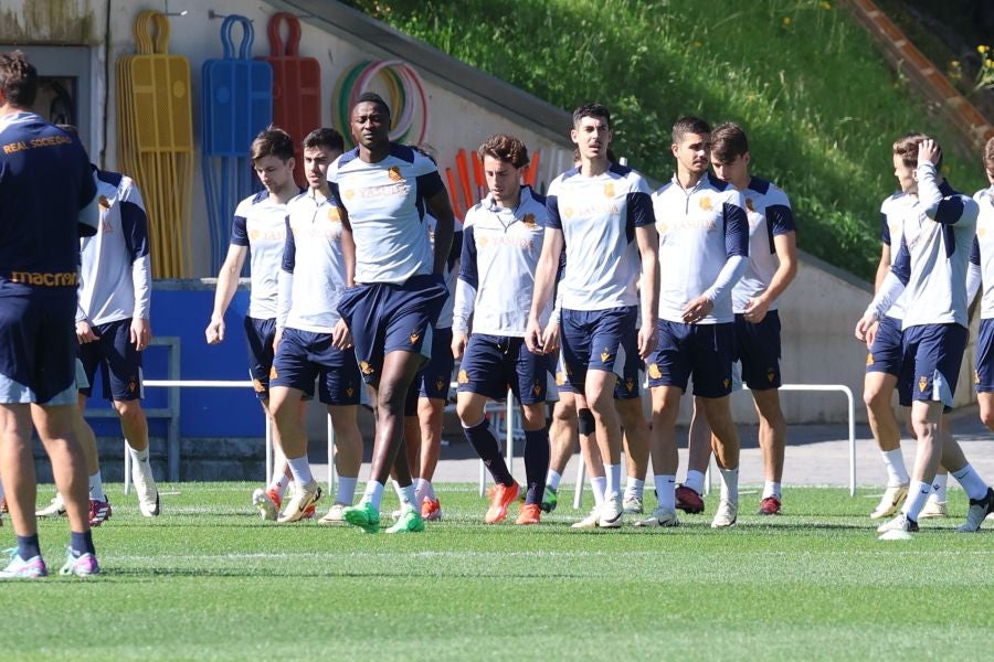 Alegría en el césped de Zubieta