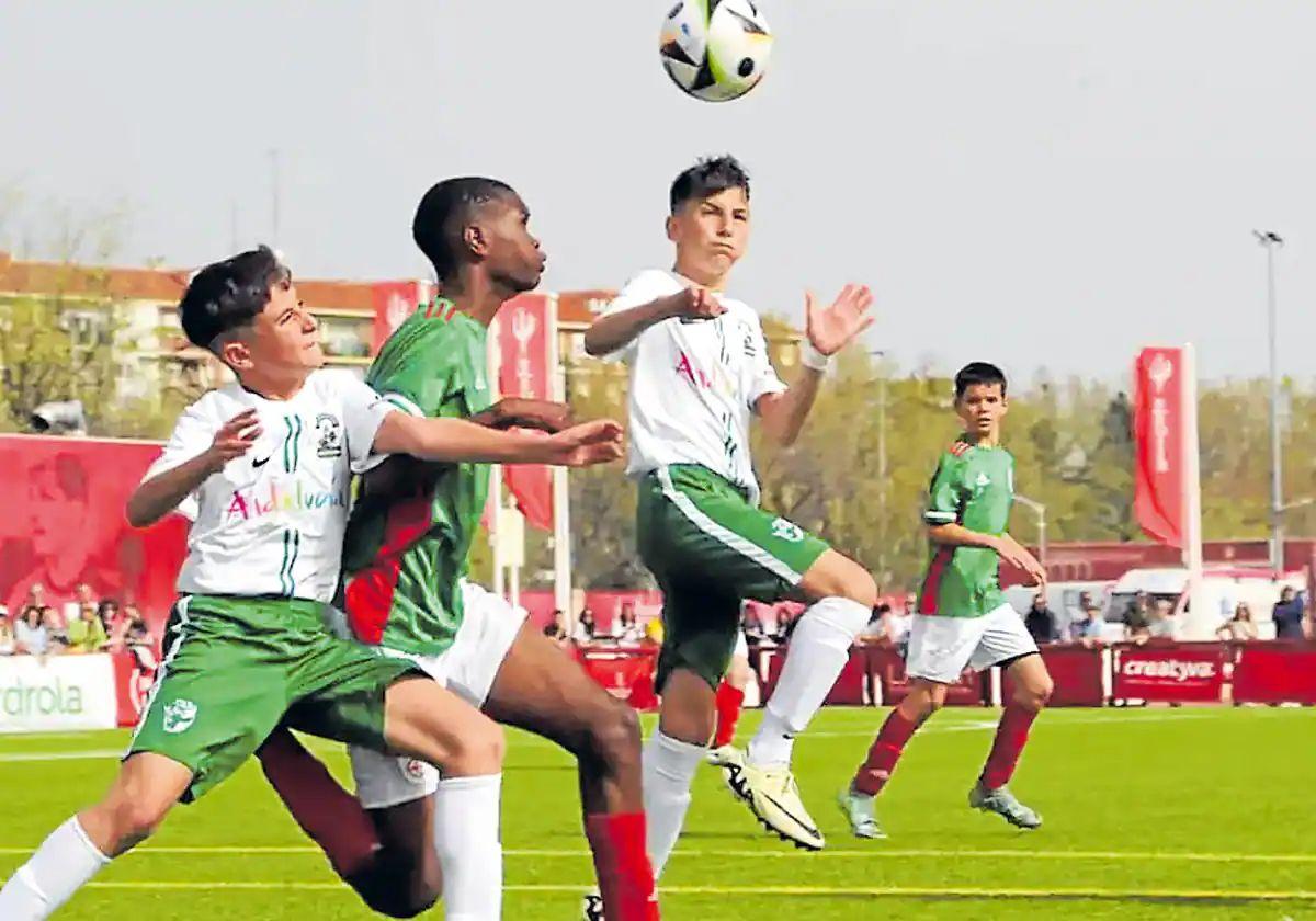 Alogo, con la selección de Euskadi contra la de Andalucía en un torneo sub-12.