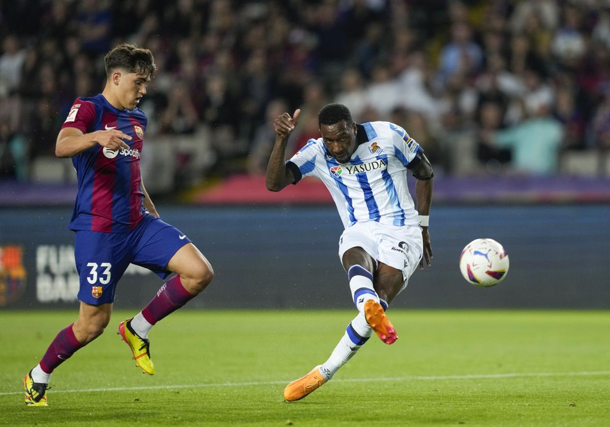 Sheraldo Becker dispara a puerta ante Cubarsí.