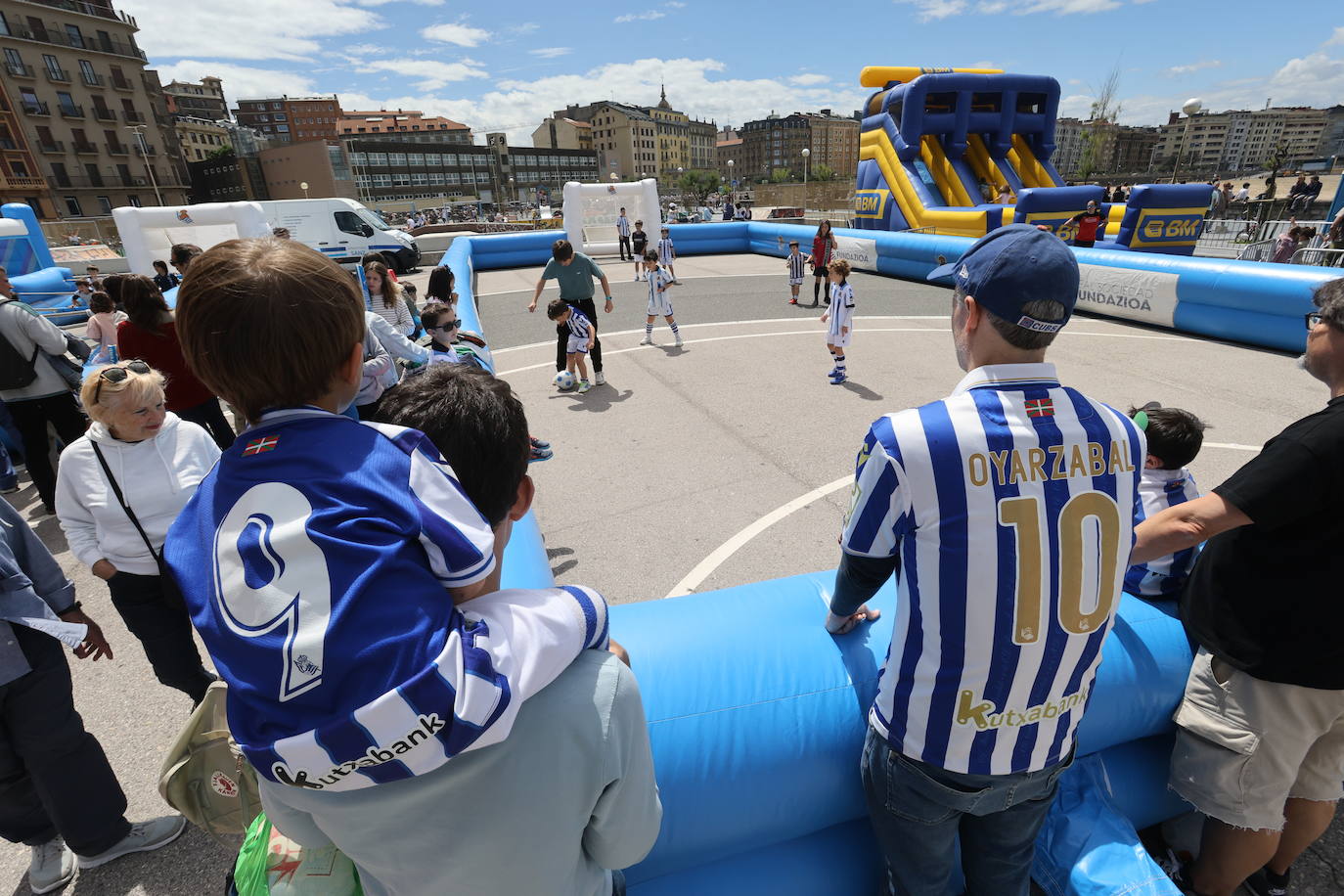 Gran ambiente en la fan zone de Sagüés