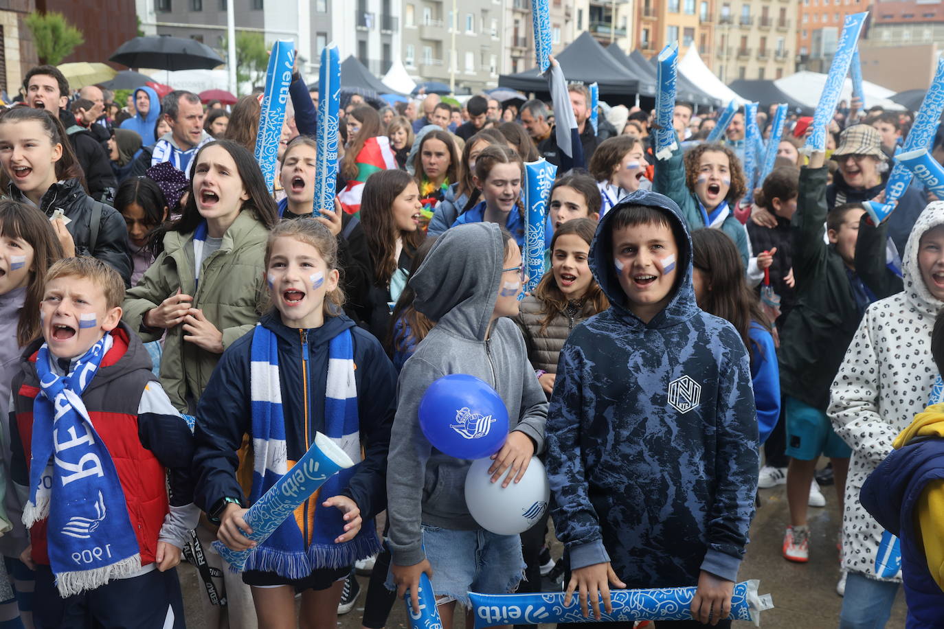 Gran ambiente en la fan zone de Sagüés