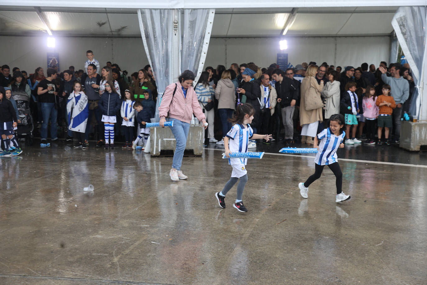 Gran ambiente en la fan zone de Sagüés