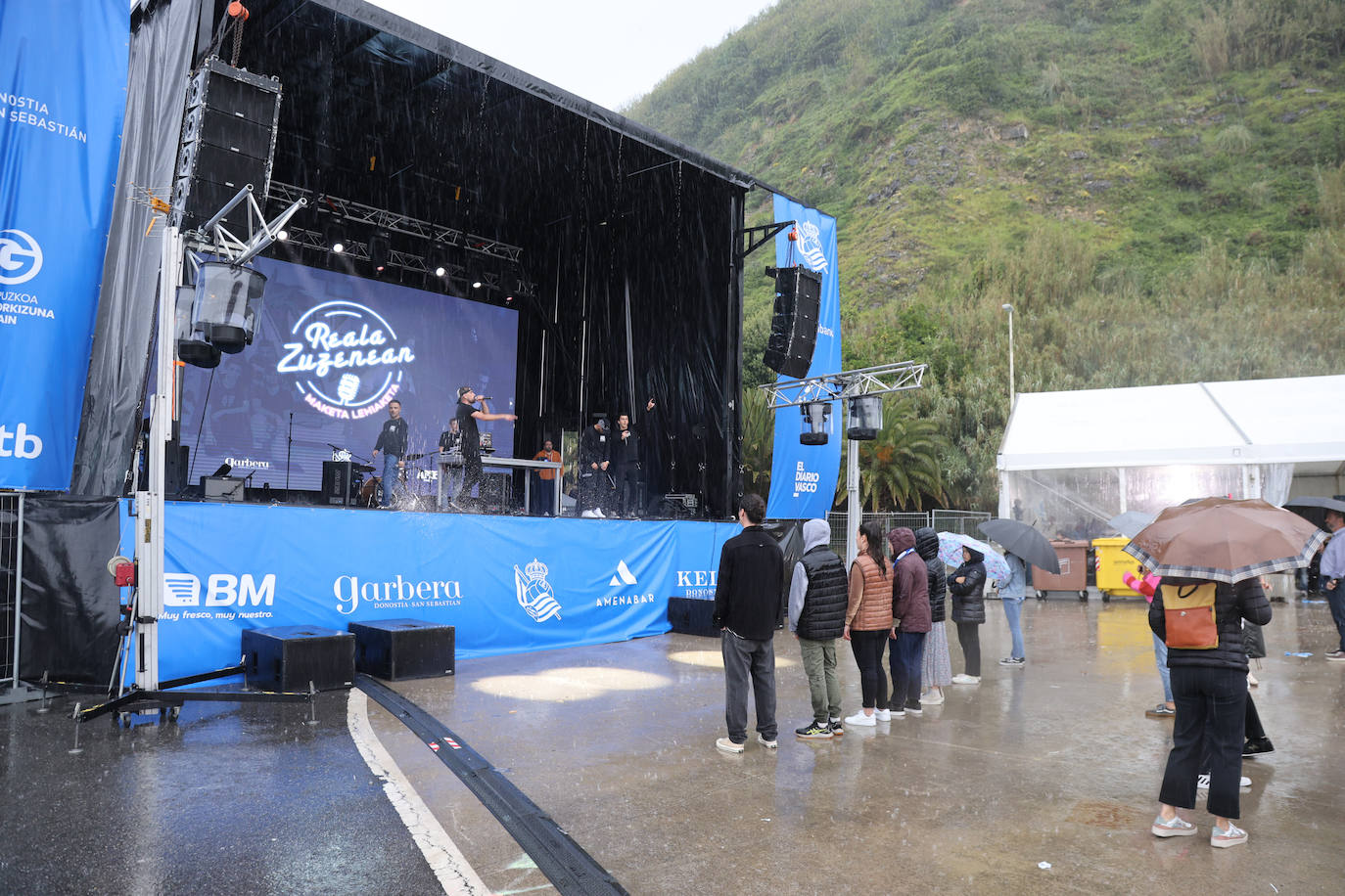 Gran ambiente en la fan zone de Sagüés