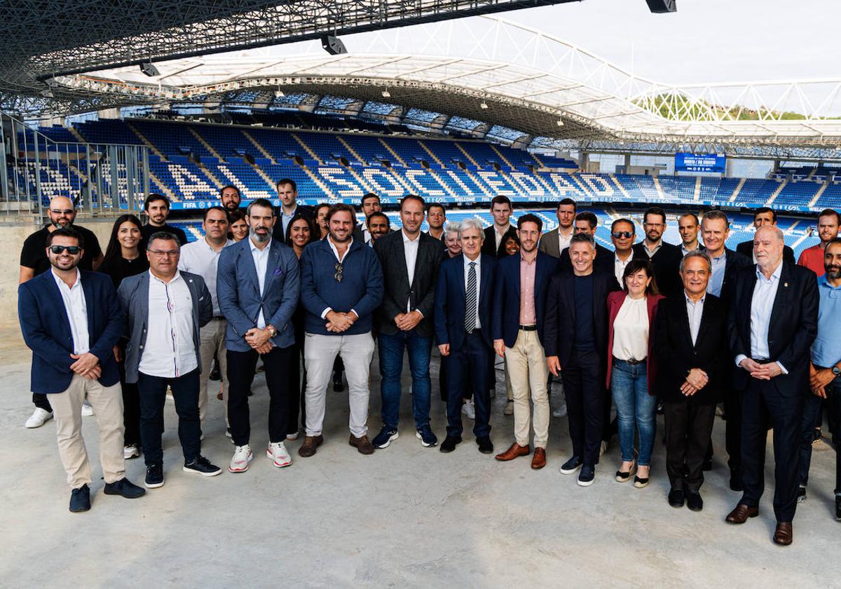 Una delegación de la FIFA visita Anoeta con la vista puesta en el Mundial 2030