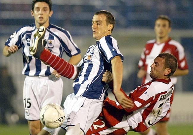 Nihat y Kovacevic, en el partido de Champions entre el Olympiacos y la Real en Atenas en 2003.