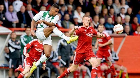 Un lance del encuentro de ayer entre Aberdeen y Groningen. 