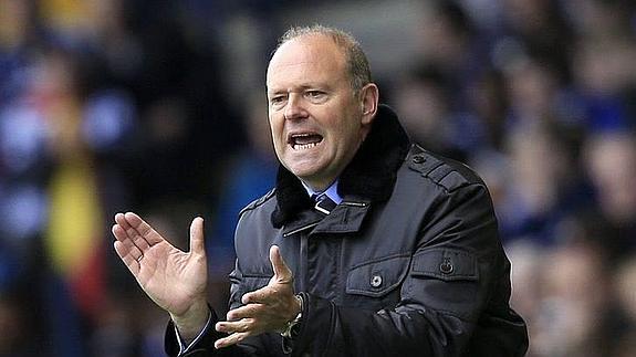 Pepe Mel aplaude a sus jugadores durante un partido del West Bromwich Albion ante el West Ham.