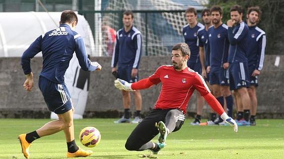 La Real Sociedad se entrena nada más llegar de A Coruña