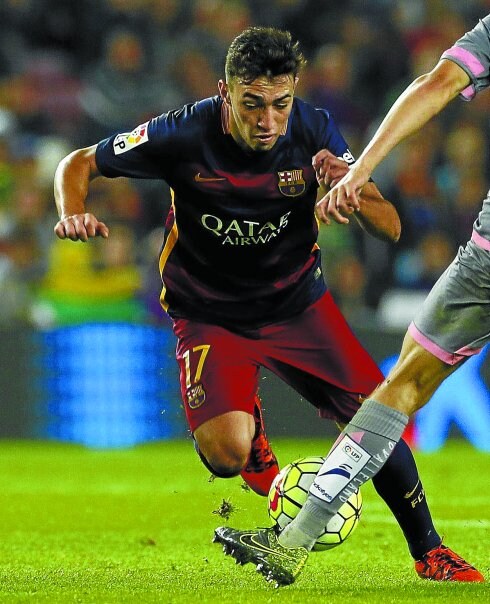 Munir realiza un regate en uno de los partidos del Barcelona en el Camp Nou. 