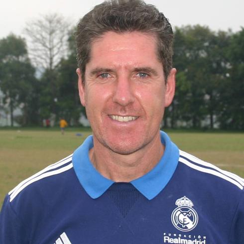 'Kiko' Zuñiga, durante su etapa como entrenador en la escuela de fútbol del Real Madrid y Evergrande en China.