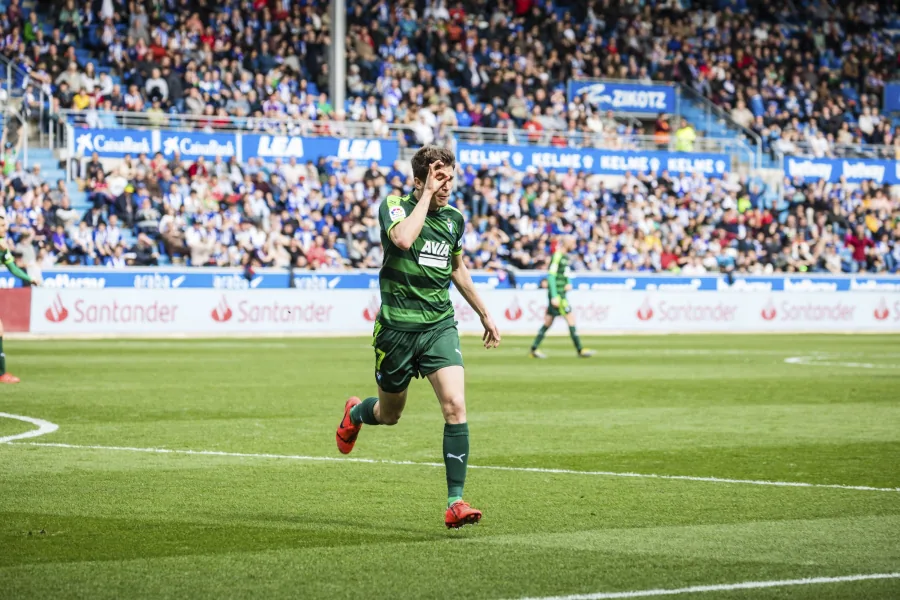 El Deportivo Alavés y la SD Eibar empataron este sábado en un duelo que estuvo muy abierto y en el que ambos contendientes tuvieron numerosas ocasiones para sumar más de un gol en la vigésima sexta jornada de LaLiga Santander.