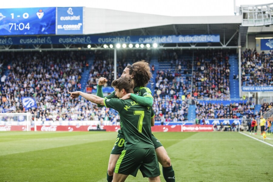 El Deportivo Alavés y la SD Eibar empataron este sábado en un duelo que estuvo muy abierto y en el que ambos contendientes tuvieron numerosas ocasiones para sumar más de un gol en la vigésima sexta jornada de LaLiga Santander.