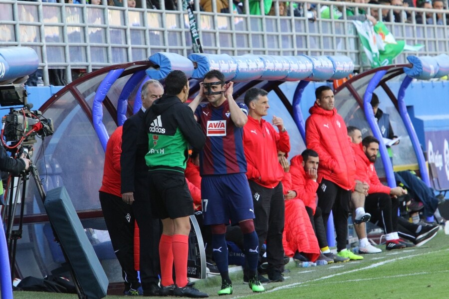 Cote ha adelantado al Eibar y sentencia el marcador (1-0) frente al Betis. 