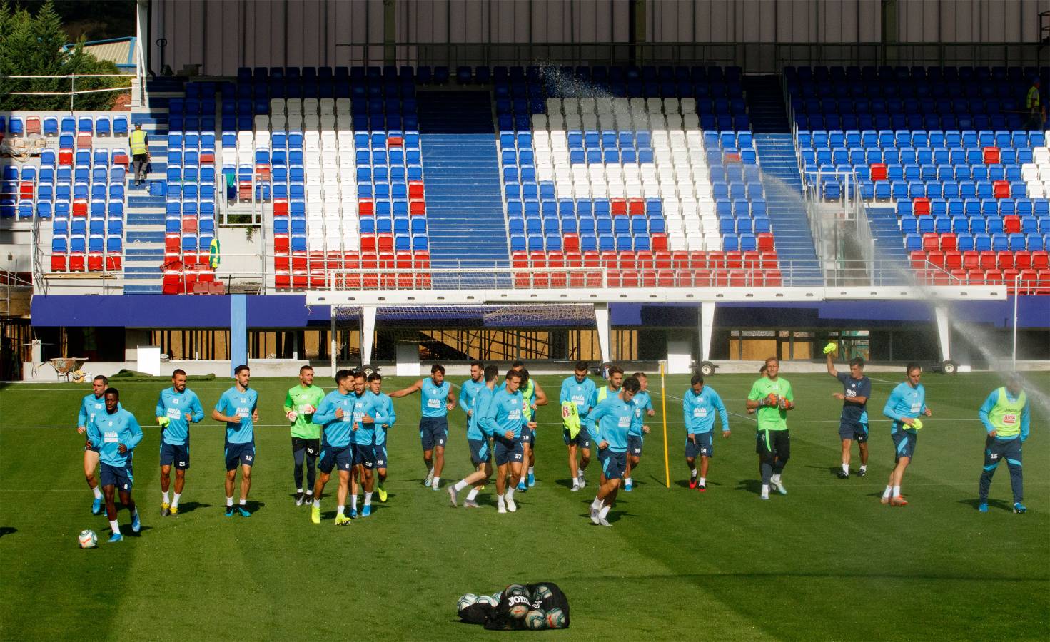 El conjunto armero ha desarrollado su entrenamiento del día en Ipurua, donde jugará este fin de semana por primera vez esta temporada.