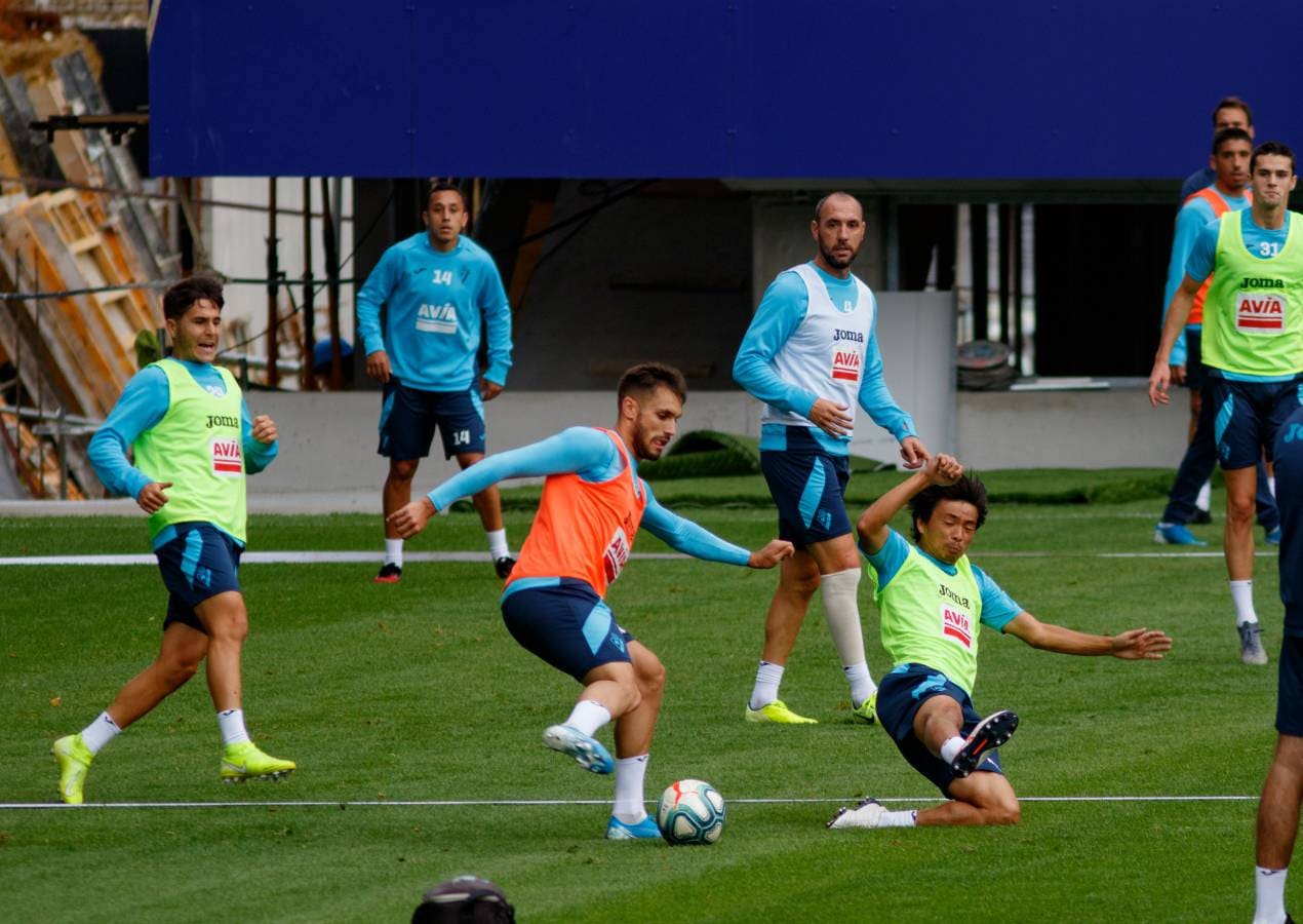 El conjunto armero ha desarrollado su entrenamiento del día en Ipurua, donde jugará este fin de semana por primera vez esta temporada.