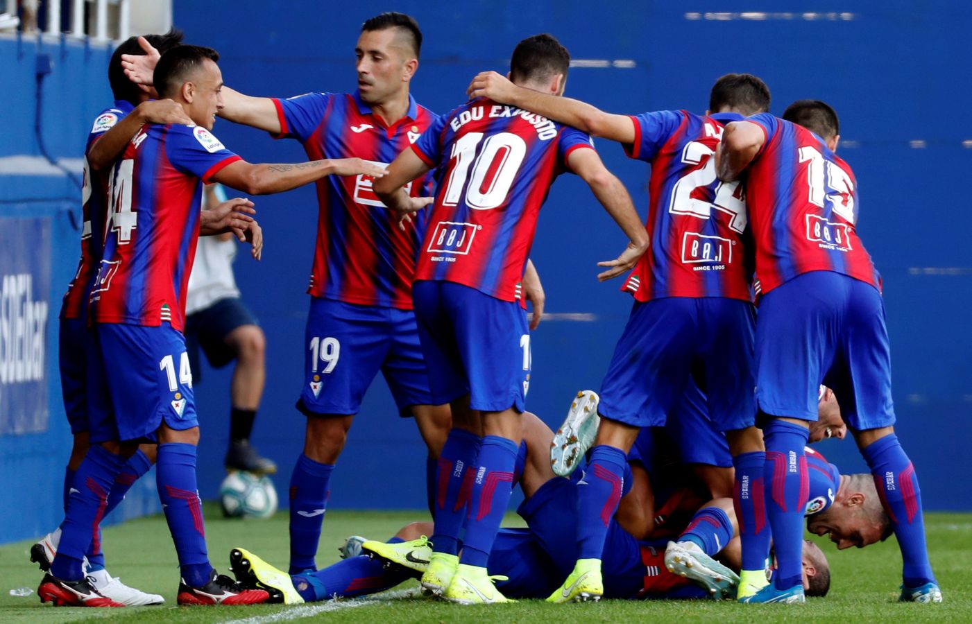 Los armeros caen en Ipurua tras remontar el Espanyol el gol inicial de Ramis (1-2)