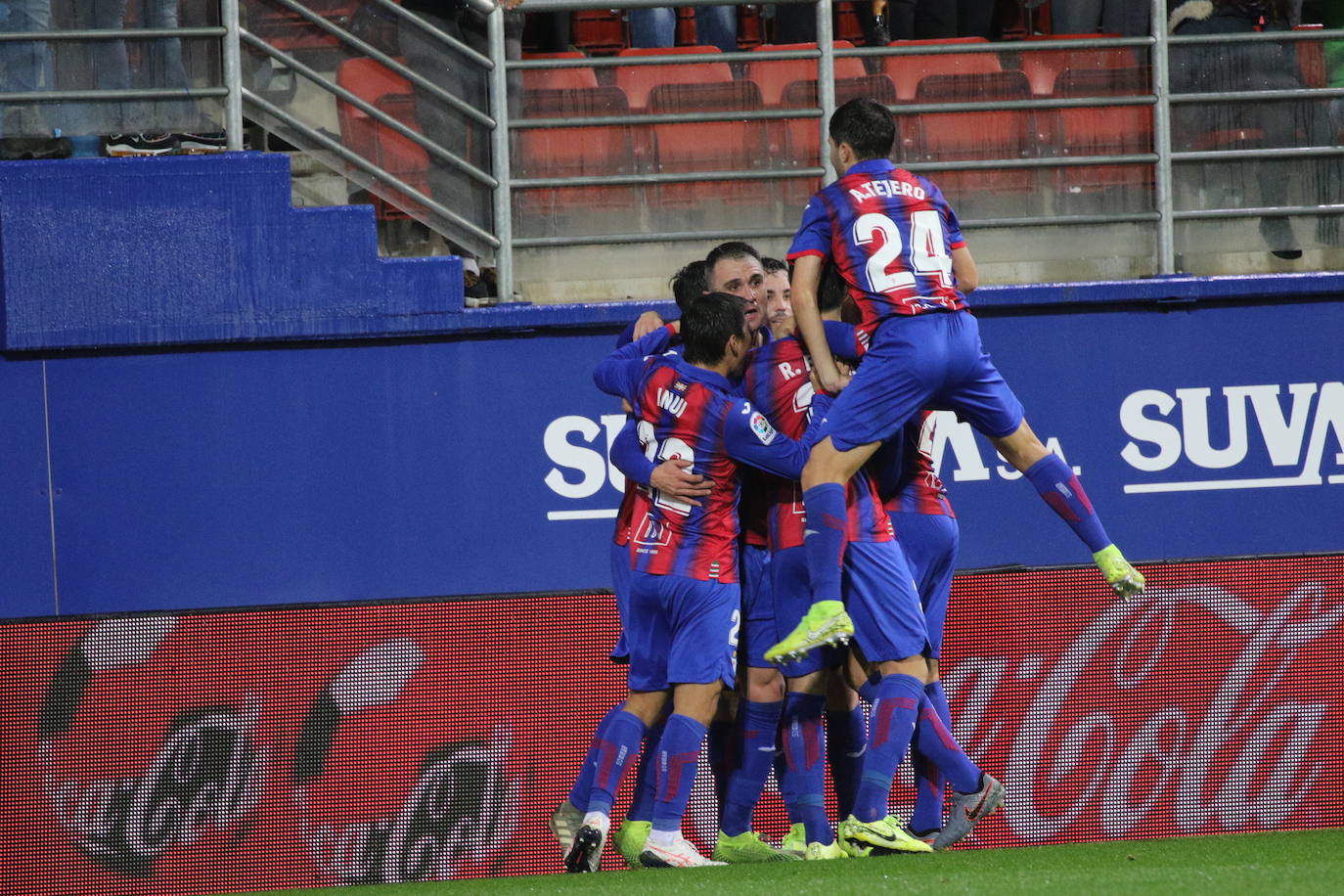 El Eibar se ha reecontrado con la victoria en Ipurua y ha vencido 3-0 al Granada.