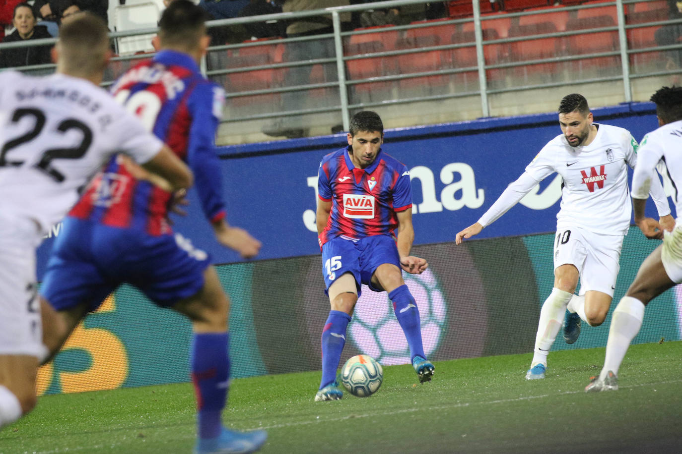 El Eibar se ha reecontrado con la victoria en Ipurua y ha vencido 3-0 al Granada.