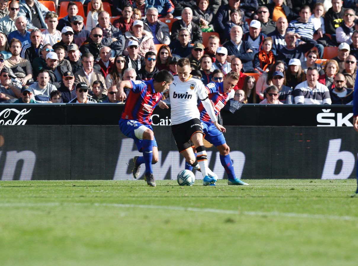 Maxi Gómez anotó el único gol del partido en un partido en el que los armeros echaron en falta las bajas por lesión de Ramis, Arbilla, Kike García, Escalante y Pape Diop, y la sanción de Orellana