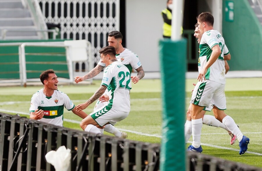 n Eibar estéril en ataque prologa su racha negativa con una hiriente derrota ante un Elche que no necesitó más que una ocasión para ganar. 