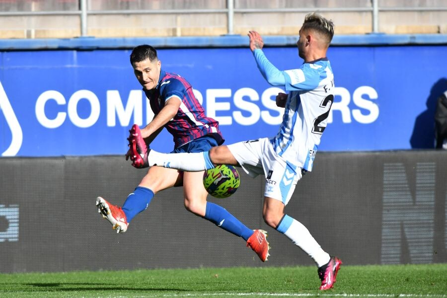 Fotos: El Eibar se hace más líder