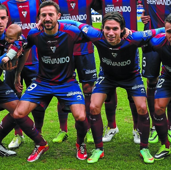 Morales y Jota artífices del ascenso a Primera en el Eibar, este domingo serán rivales. 