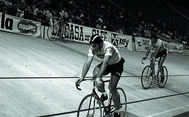 Ciclistas en 'Las seis horas de Euskadi'. 