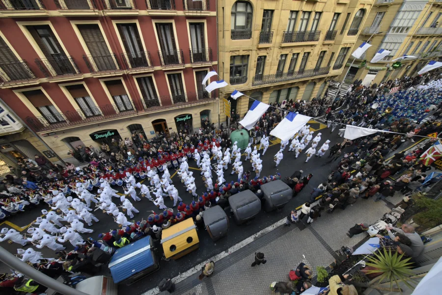 La Peña Anastasio ha animado las calles de Donostia desde las 17:00 a las 21:00 horas. 