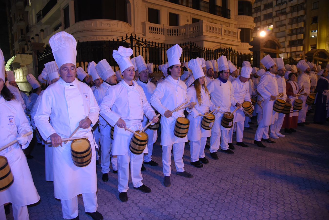 La Tamborrada Atlético San Sebastián ha recorrido por la tarde las calles del Centro