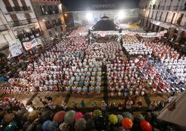 La plaza Mayor de Azpeitia volverá a aparecer abarrotada de tamborreros