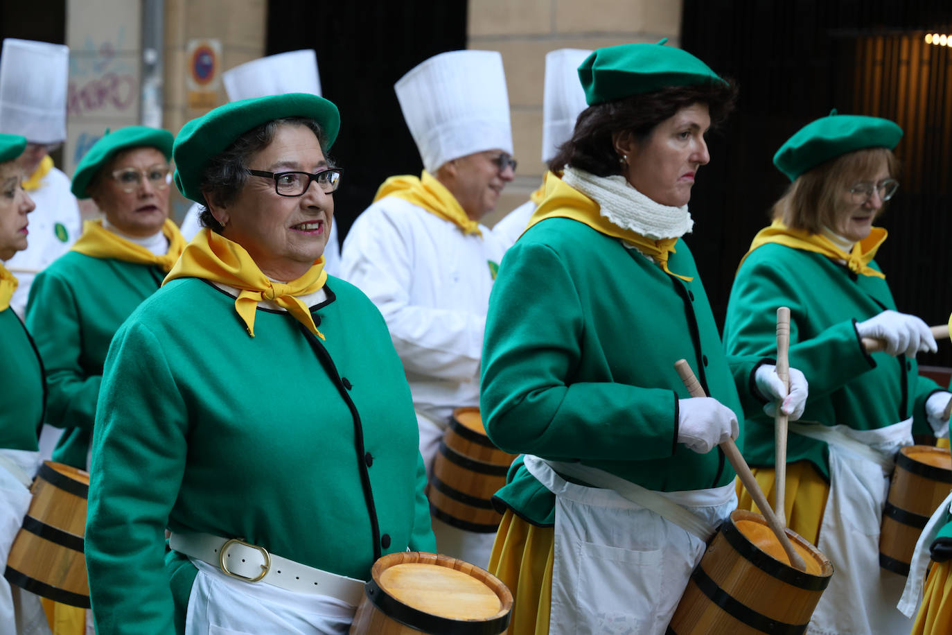 La tamborrada de la ONCE celebra el Día de San Sebastián