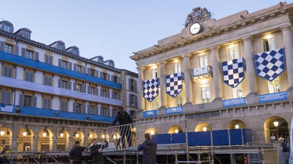 La Plaza de la Contitución volverá a vestirse de blanco y azul, tal como hizo el año pasado con motivo de la Capitalidad.  