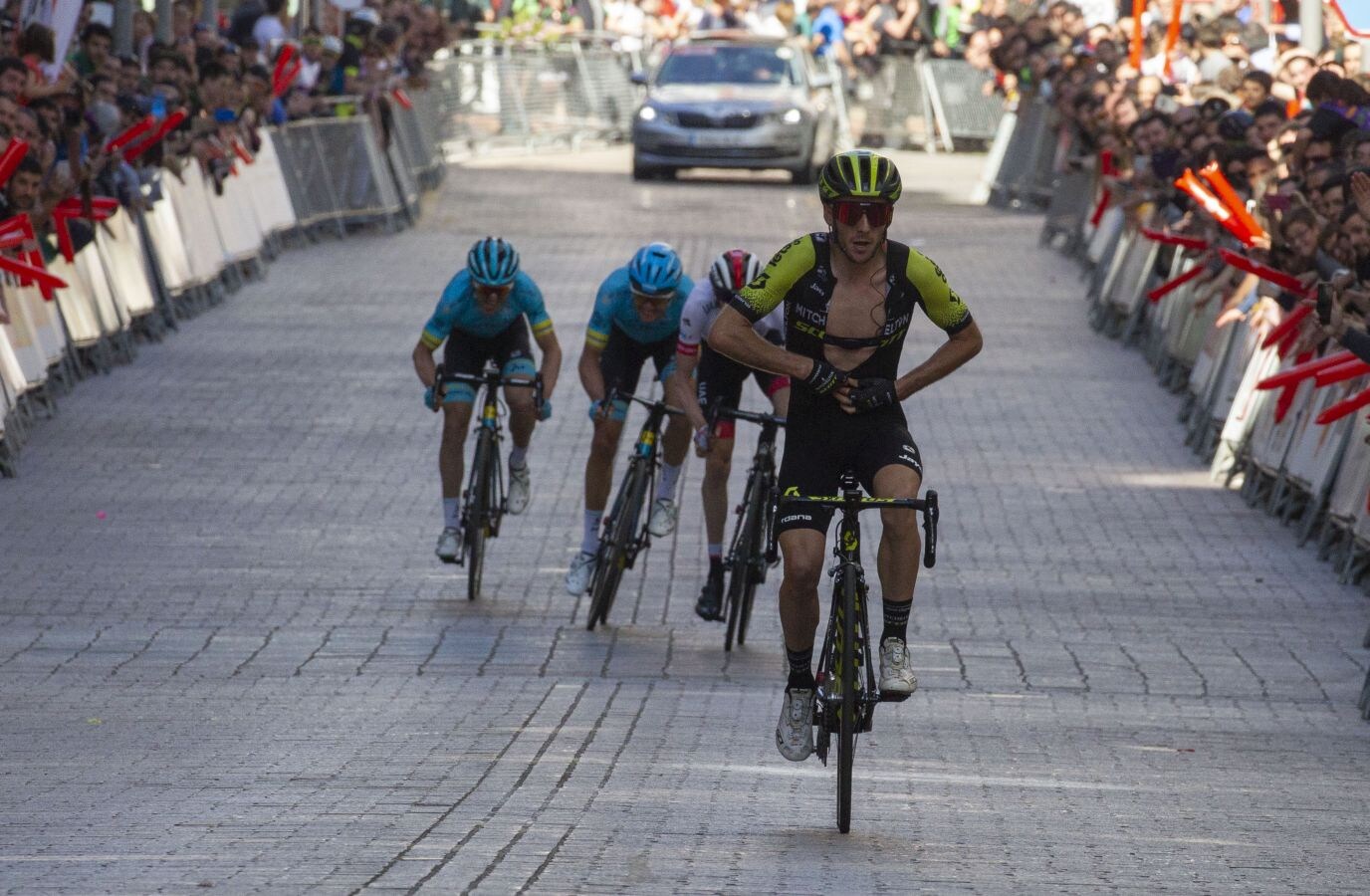 La última etapa de Vuelta al País Vasco, con salida y llegada en Eibar, consta de 118,2 kilómetros y los ciclistas deberán subri seis puetos de montaña.