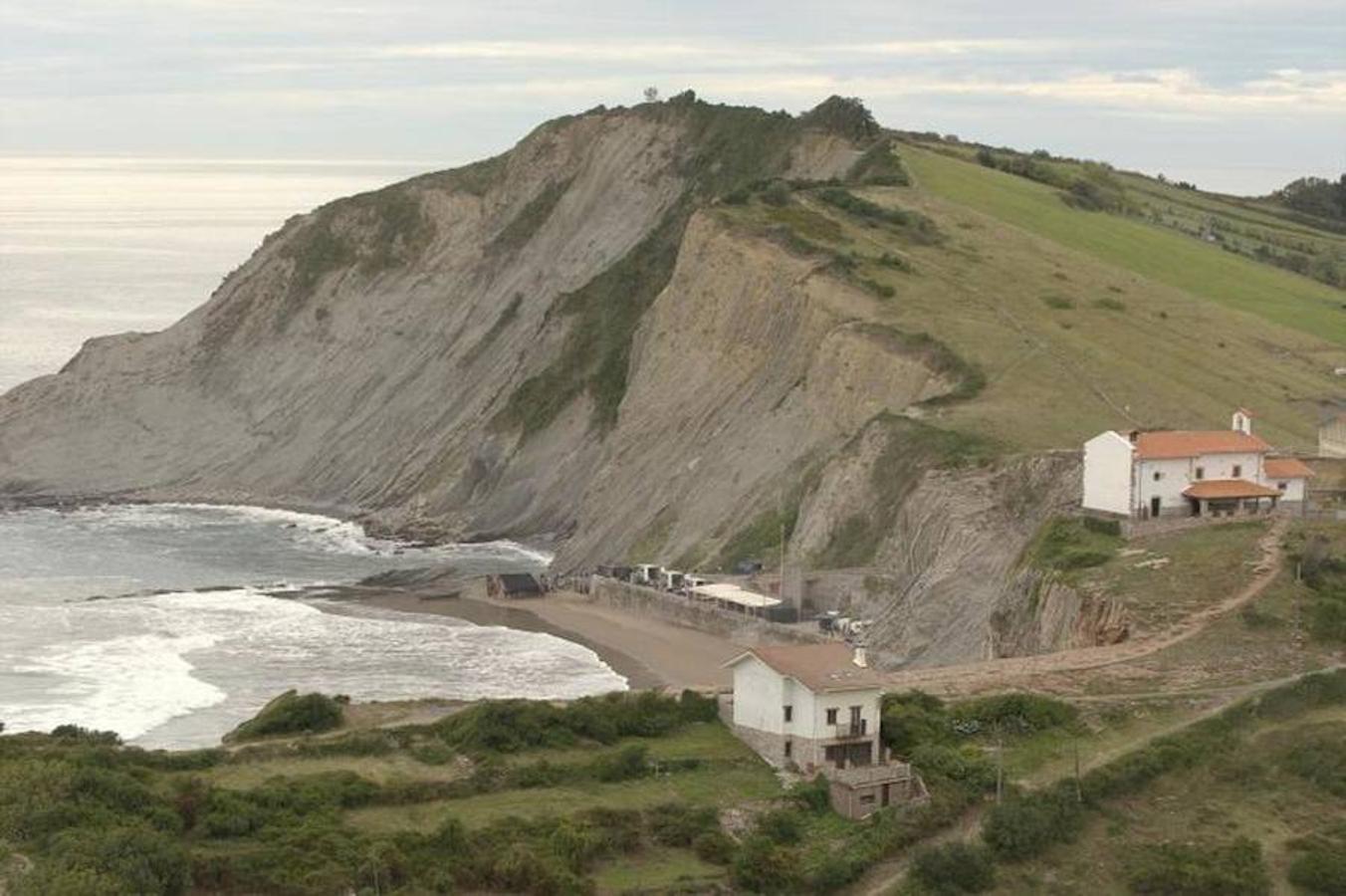 La costa de Zumaia se ha convertido gracias a Juego de Tronos en la playa de Rocadragón, hogar de los Targaryen