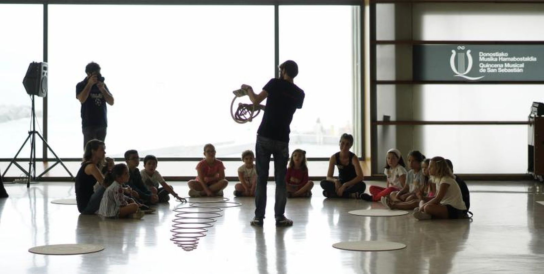 Calles, iglesias y hasta el atarpe de Cáritas han sido los protagonistas del primer día de Quincena Musical en San Sebastián