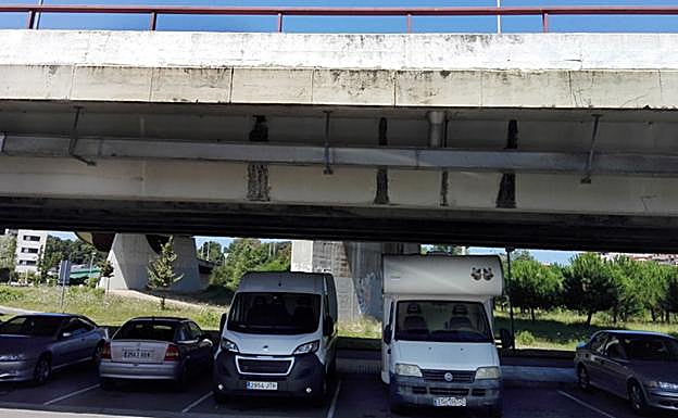 La autocaravana, este jueves bajo la variante de Donostia.