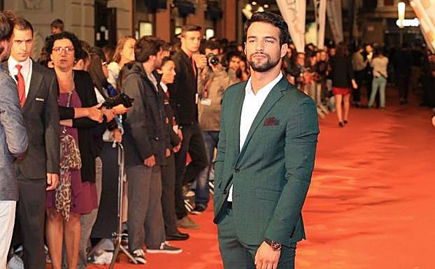 Imagen principal - Jesús Castro, Lara Álvarez y Andrés Velencoso