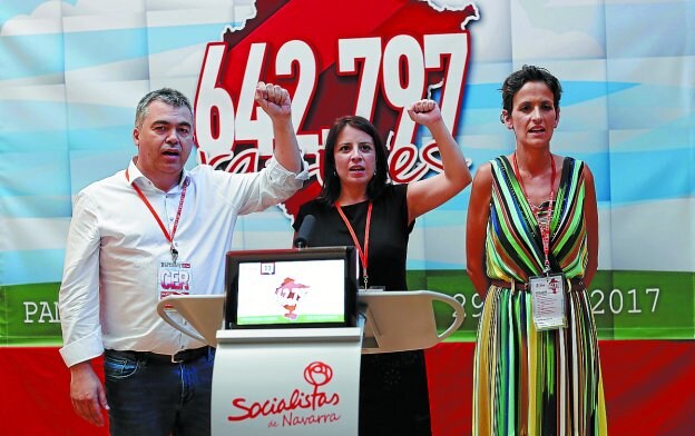 Santos Cerdán, Adriana Lastra y María Chivite, en el reciente congreso regional del PSN. 