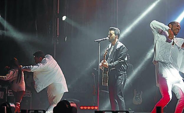 Luis Fonsi, durante un concierto este verano.