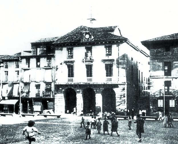 Plaza Mayor de la localidad en los años 20 de la pasada década.