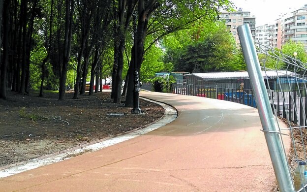 El nuevo camino de Cristina Enea, ya asfaltado y abierto. 