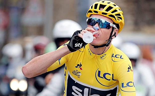 Chris Froome prepara la Vuelta en los puertos alpinos