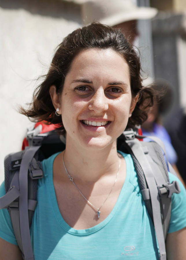 El donostiarra colegio Claret acoge a cientos de personas que se dirigen a Santiago de Compostela de peregrinaje y que no encuentran un lugar para dormir y seguir luego el camino. 