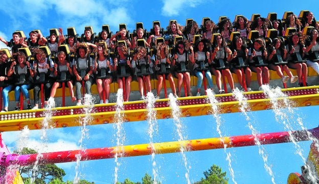 Los donostiarras ya han comenzado a disfrutar de las atracciones más diversas que toman desde el pasado viernes la ciudad. 