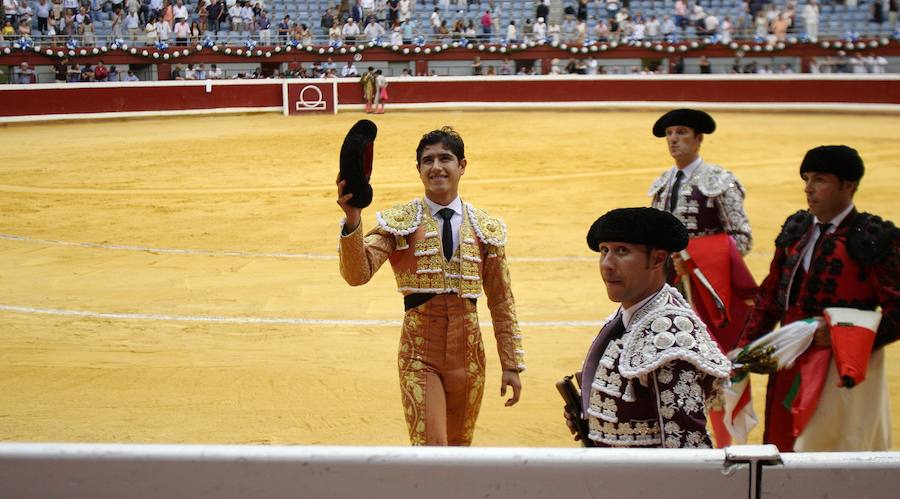 Unas 4.000 personas han acudido al coso de Illunbe.