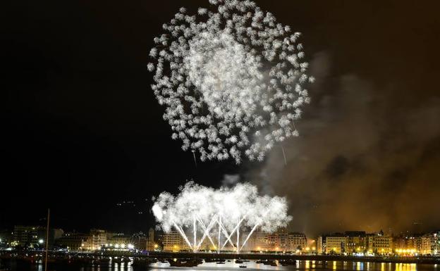 Pirotecnia Poleggi ha lanzado la colección de fuegos artificiales de este martes.