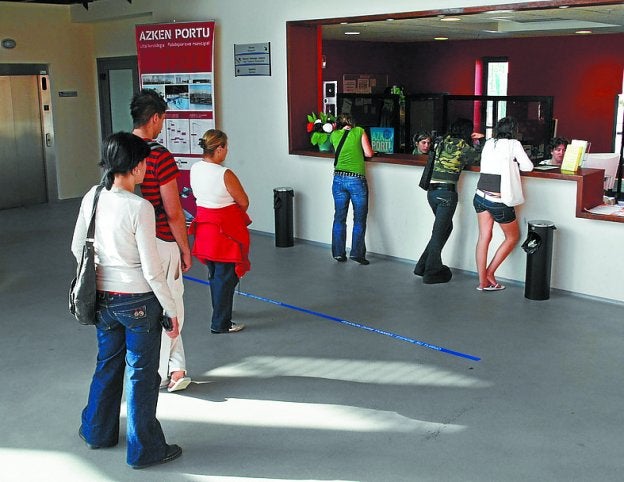 Recepción del polideportivo Azken Portu. 