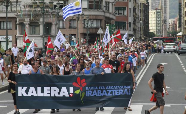 Manifestación celebrada este viernes en Bilbao a favor de los presos de ETA.