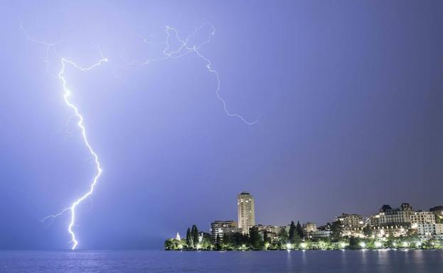 Graba una tormenta y casi le cuesta la vida