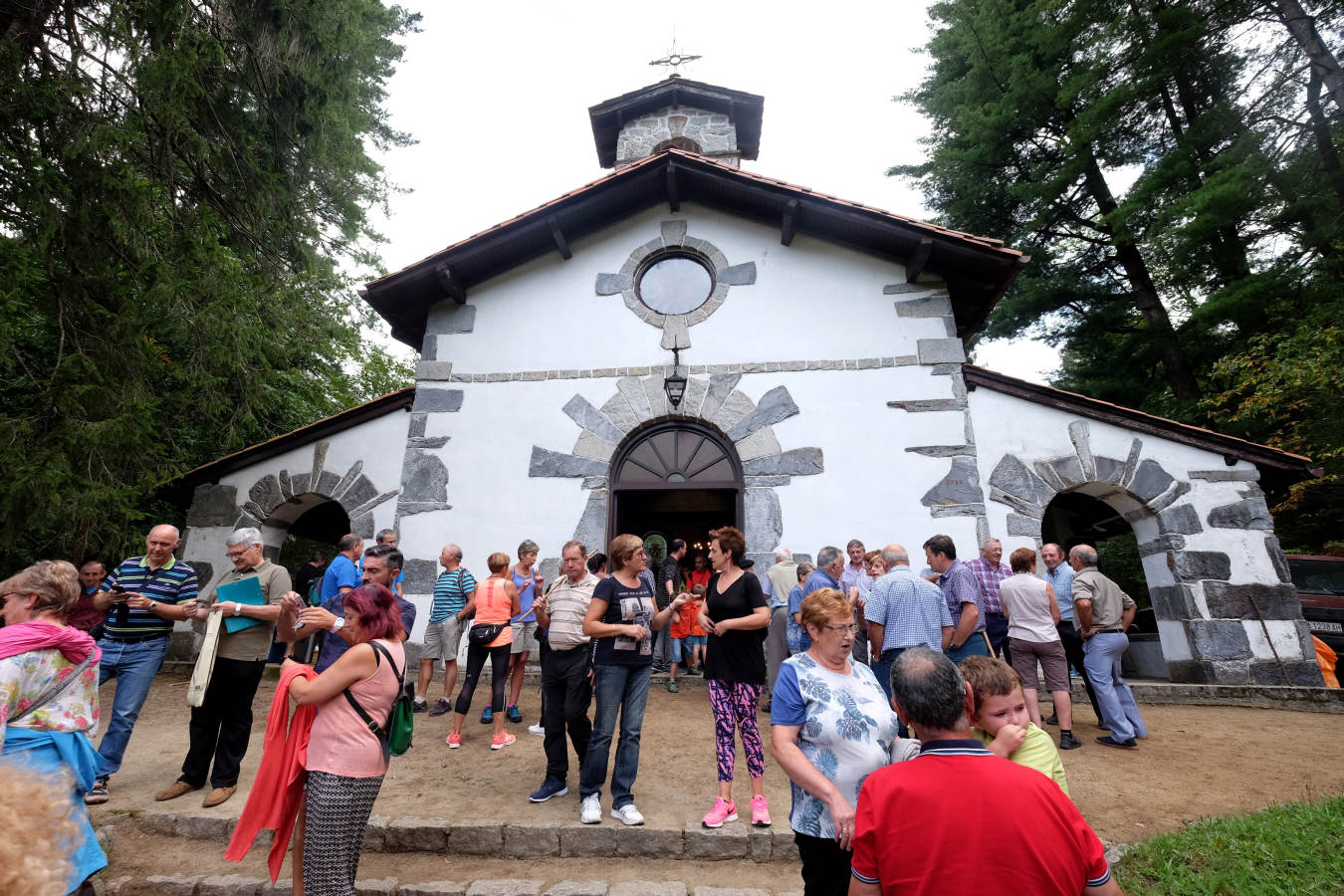 La finca de Artikutza ha celebrado este lunes la festividad de San Agustín con una jornada de puertas abiertas que ha estado amenizada con una serie de actos festivos 